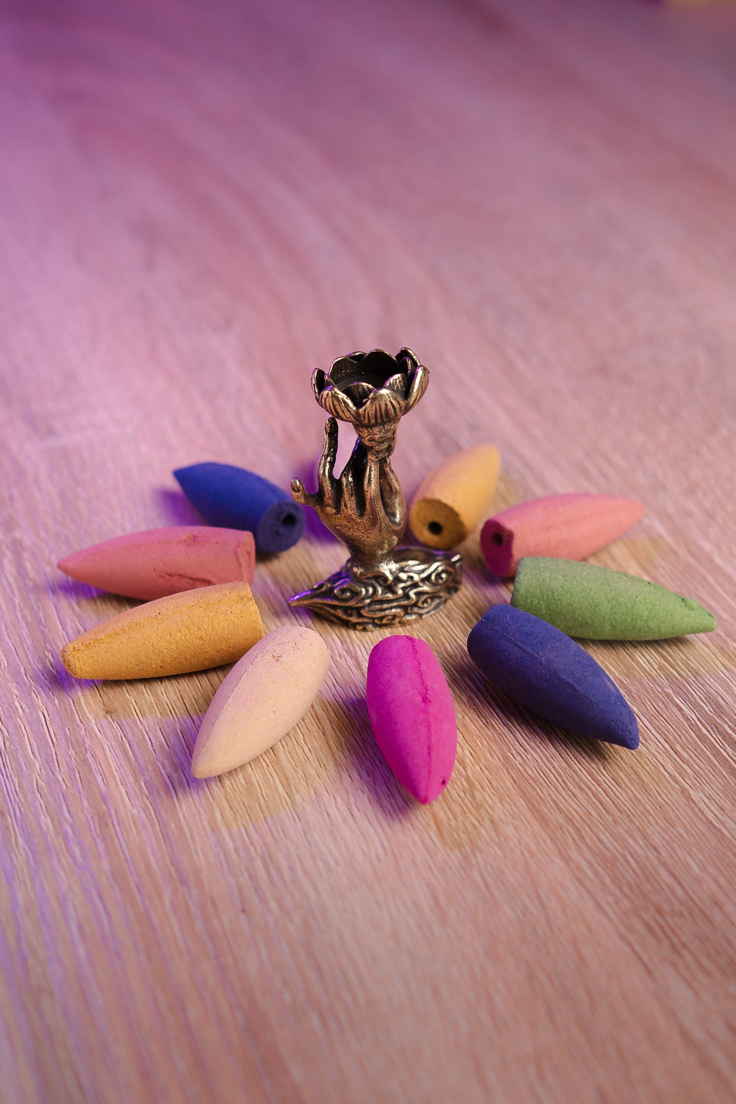 Mano Divina – Set con porta incienso y 10 conos.