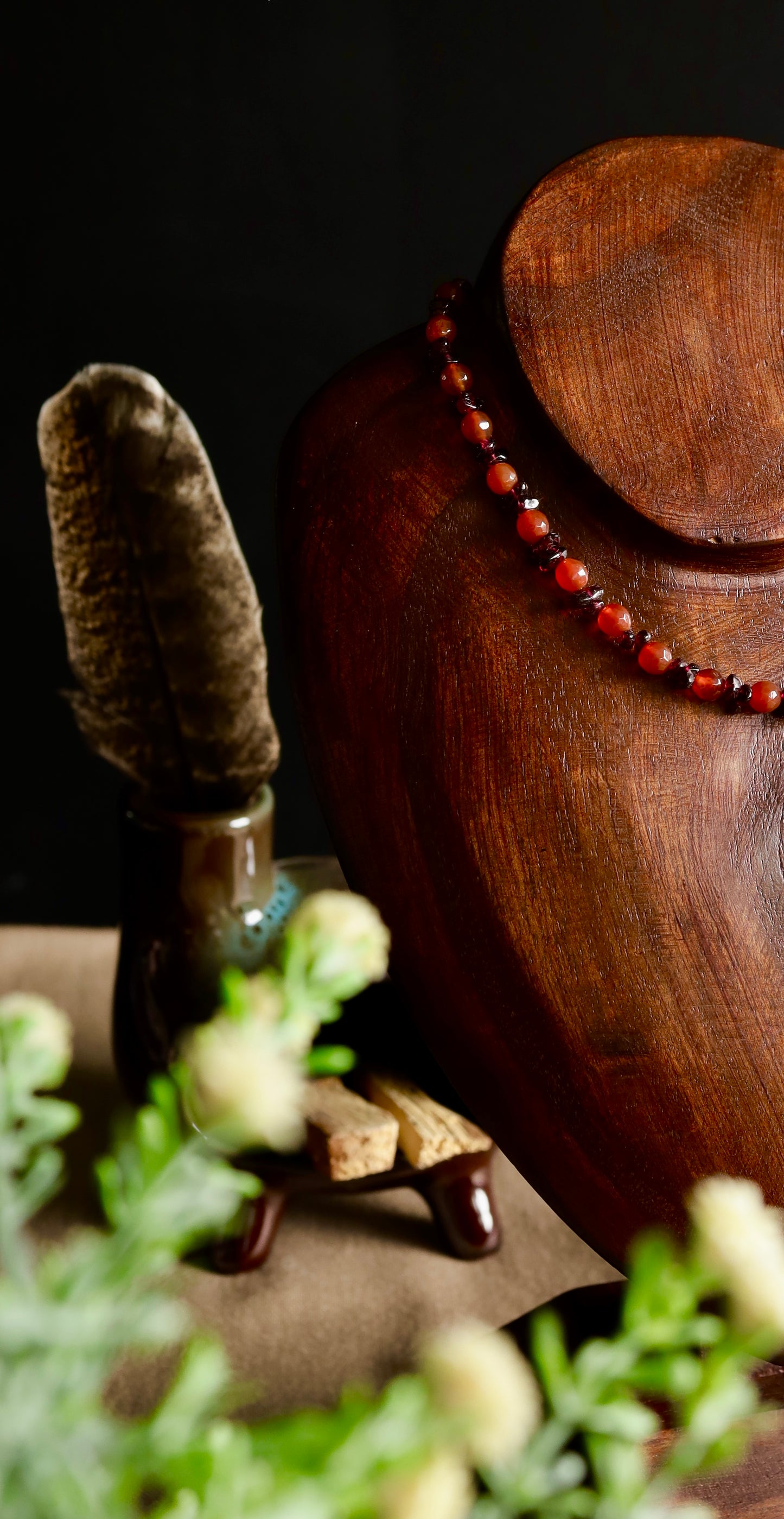 Collar Ritual de Magnetismo y Energía Vital – Coralina y Granate