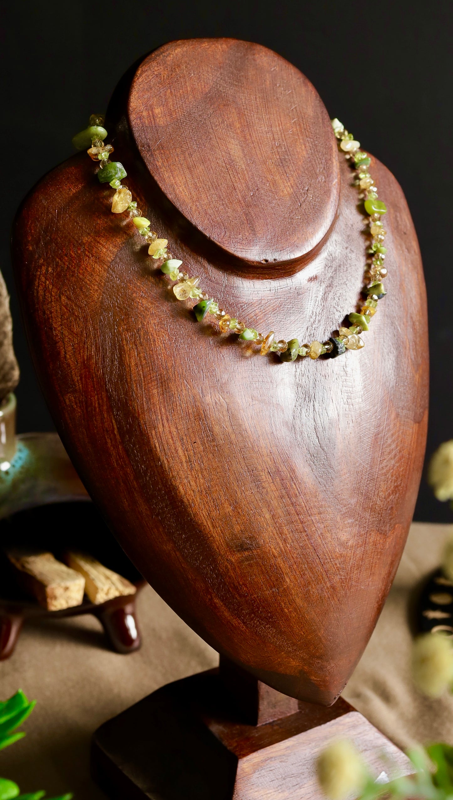 Collar Ritual de Abundancia y Prosperidad – Citrino, Peridoto y Serpentina