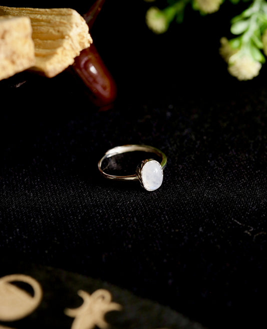 Anillo de Piedra lunar - Conexión con lo femenino